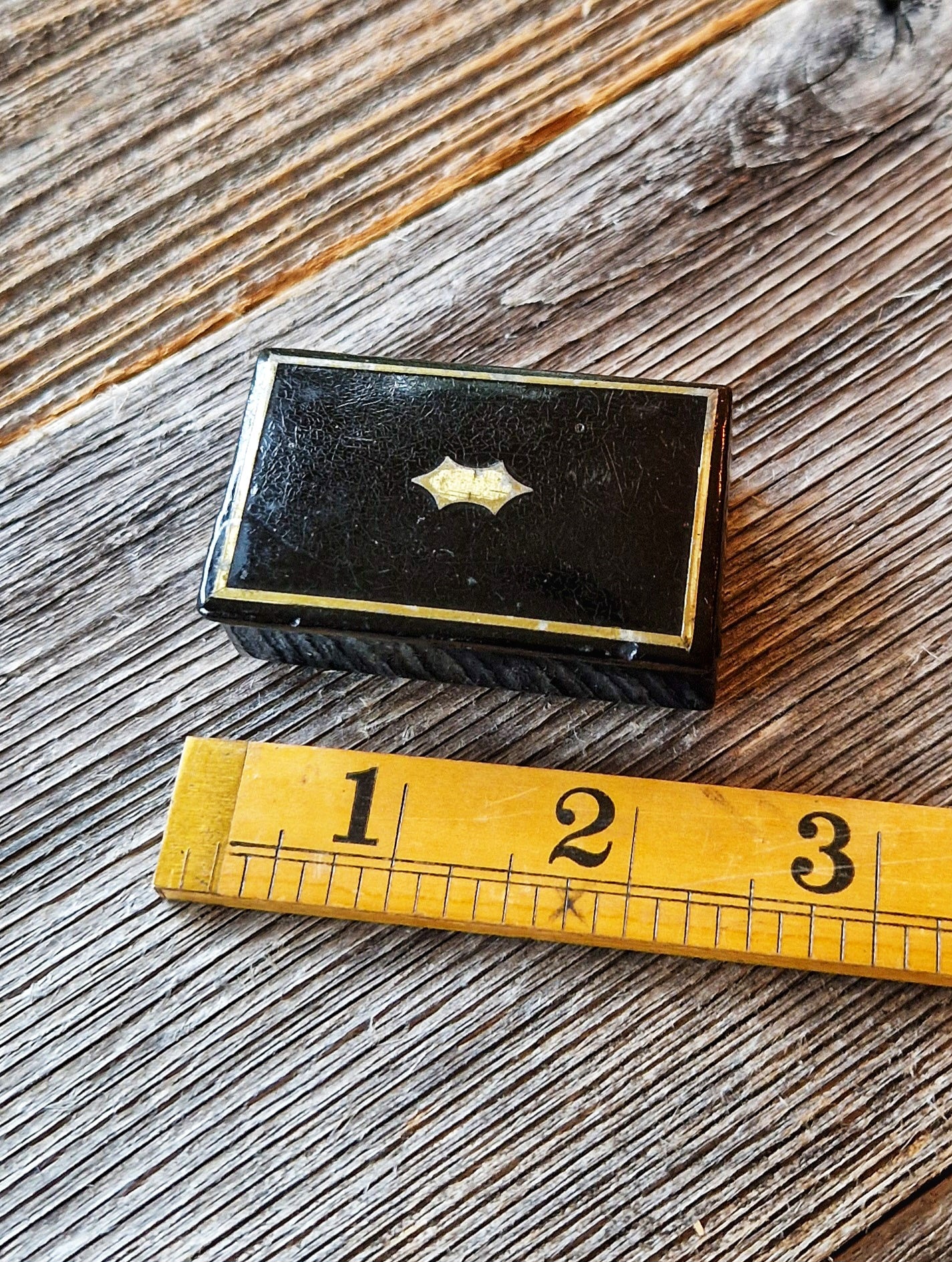 Victorian Papier-Mâché Snuff Box, Black Lacquer with Gold Details