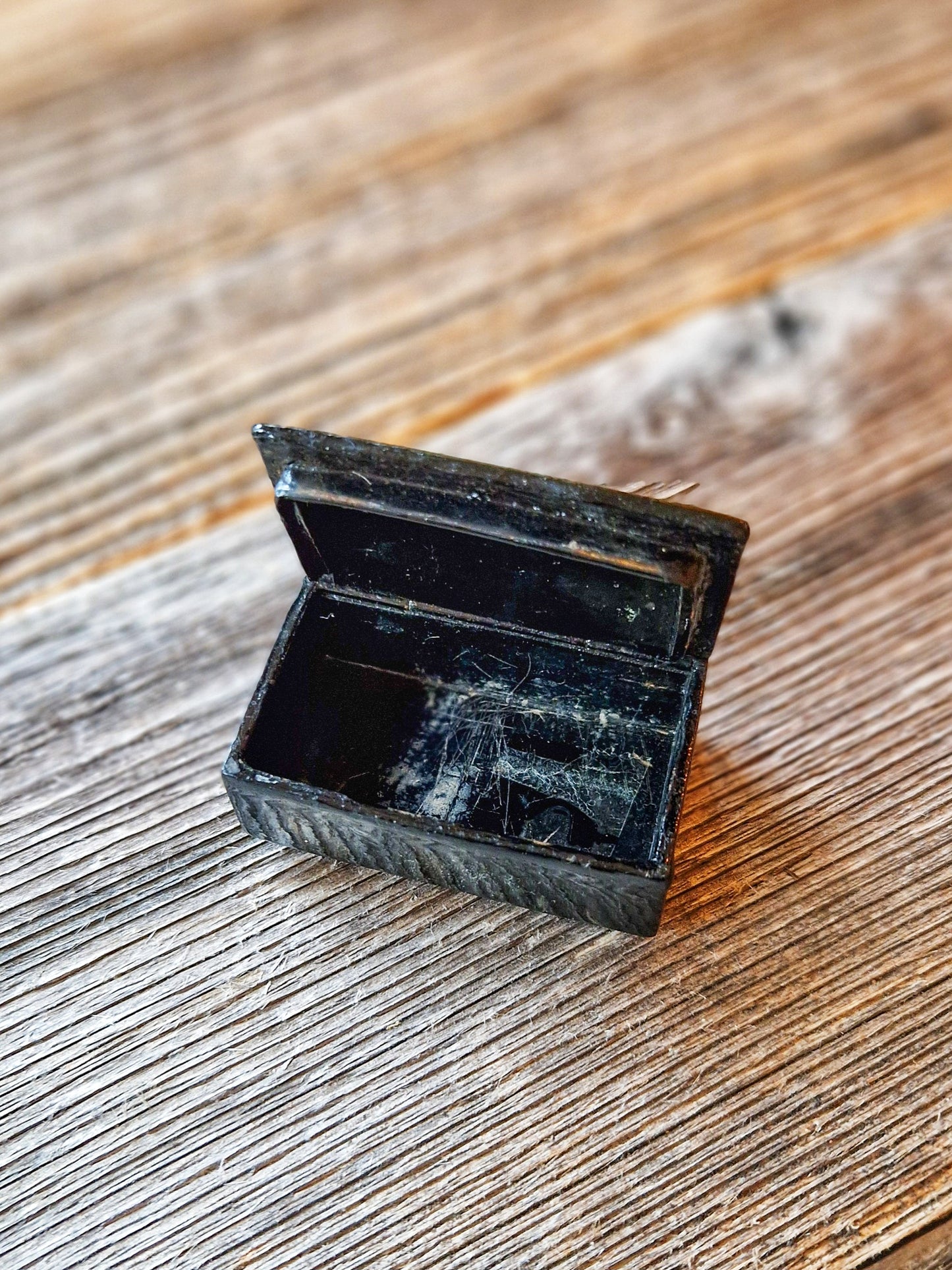 Victorian Papier-Mâché Snuff Box, Black Lacquer with Gold Details